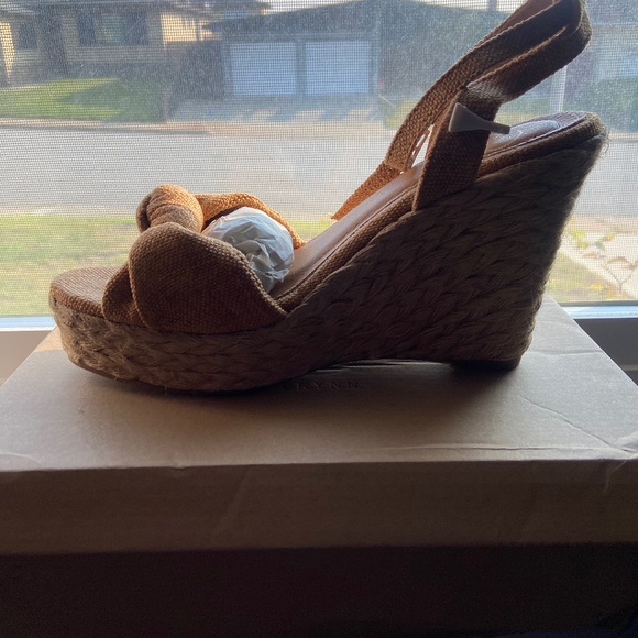 Wedge shoe from Ireland Super cute & Comfortable BRAND NEW - Picture 1 of 5